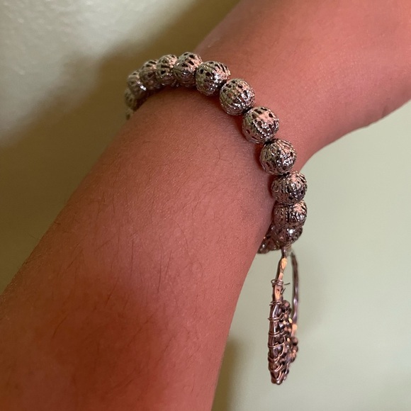 Elegant Silver Beaded Bracelet - Picture 4 of 6